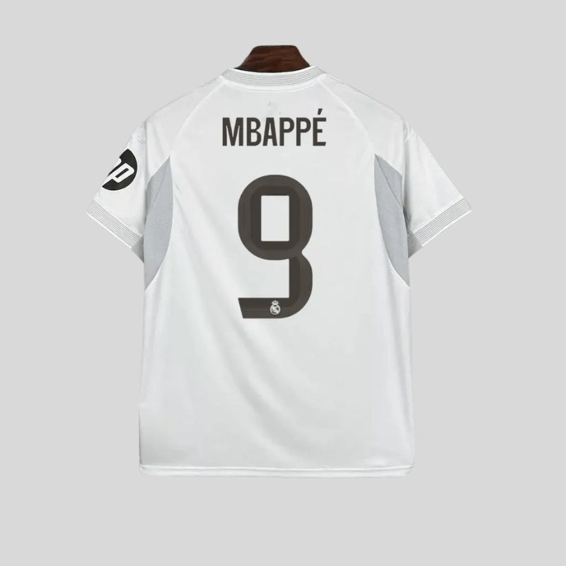 Real Madrid 2025 Local
